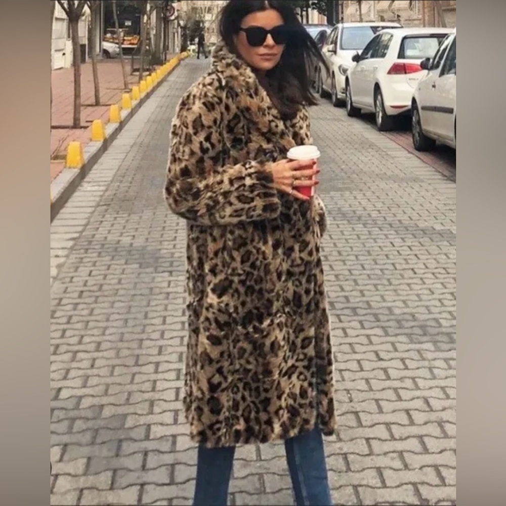 EUC Zara chunky faux-fur coat Size Medium